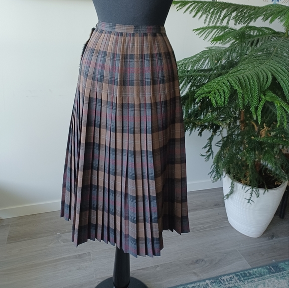 Vintage Plaid Wool Skirt - Picture 6 of 11